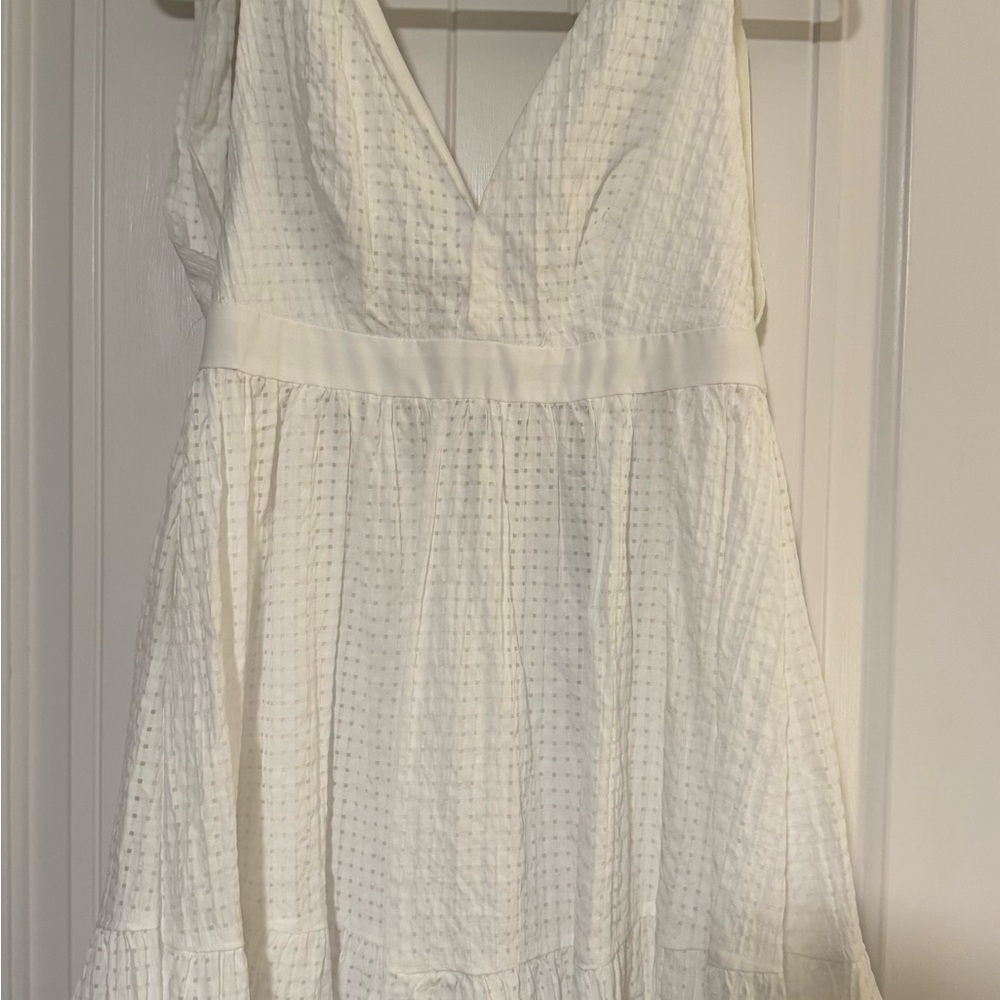 NWT White Sleeveless V-Neck Dress